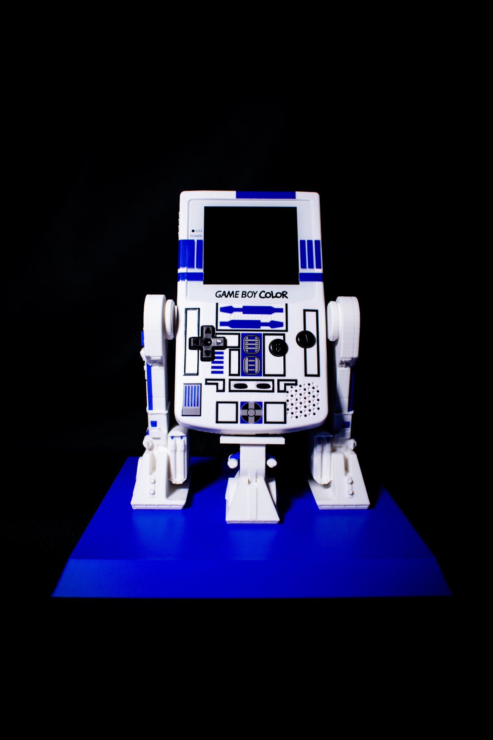 La Gameboy R2-D2 sur son support 3D